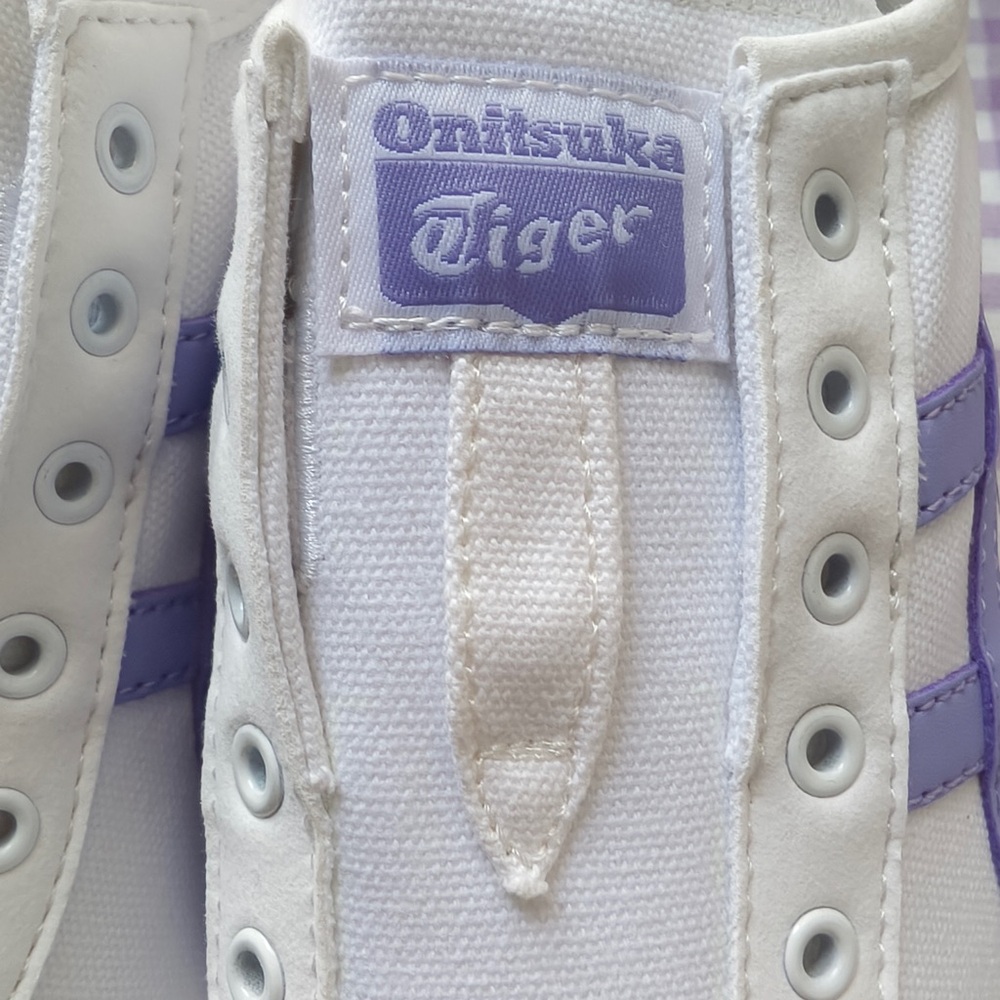 Onitsuka Tiger White Sneakers with Light Purple Stripes - Picture 4 of 11